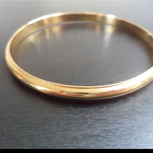 VINTAGE SIGNED MONET GOLD TONE BANGLE 7 3/4" BRACELET - Picture 2 of 3